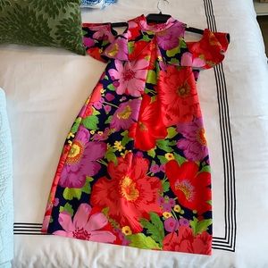 Trina Turk dress size 4 can be worn cold shoulder or under arms like a halter